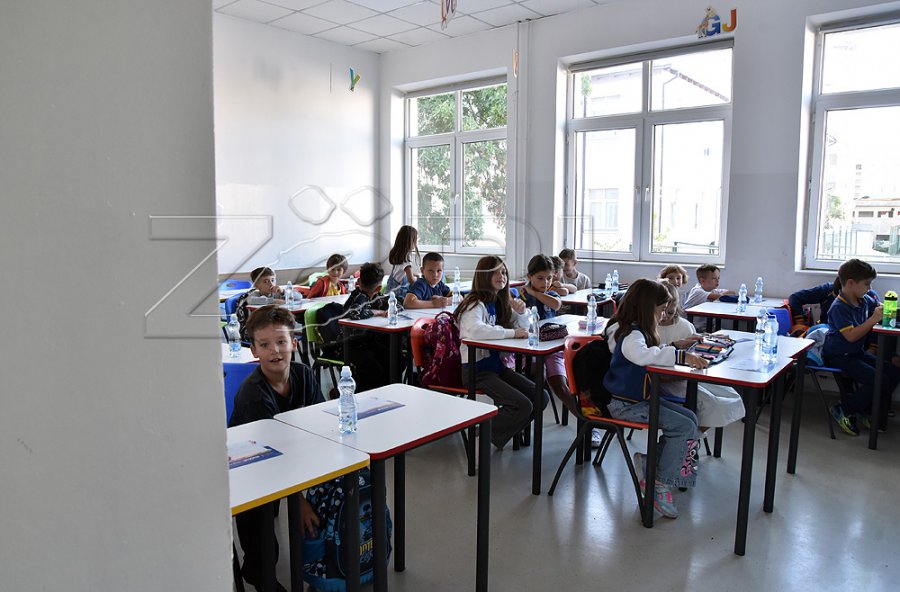 Tepricë e mësuesve, mbi 3 mijë mësimdhënës më shumë në shkollat në Kosovë