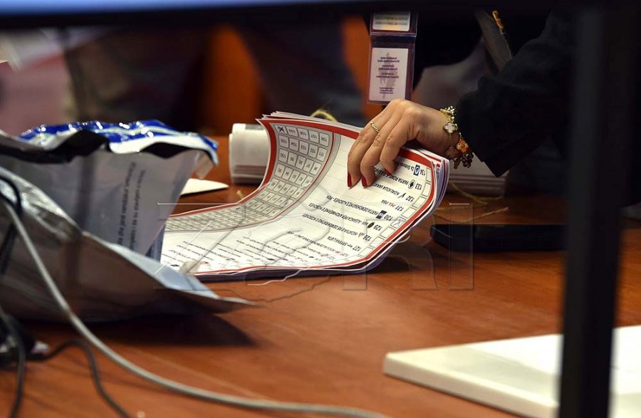 Koci: Rinumërimi i plotë i votave mund ta fusë Kosovën në krizë politike