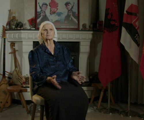  Kurti ngushëllon familjen Mazrekaj për vdekjen e nënës së dy dëshmorëve