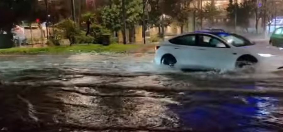 Moti i lig në Greqi merr jetën e dy njerëzve