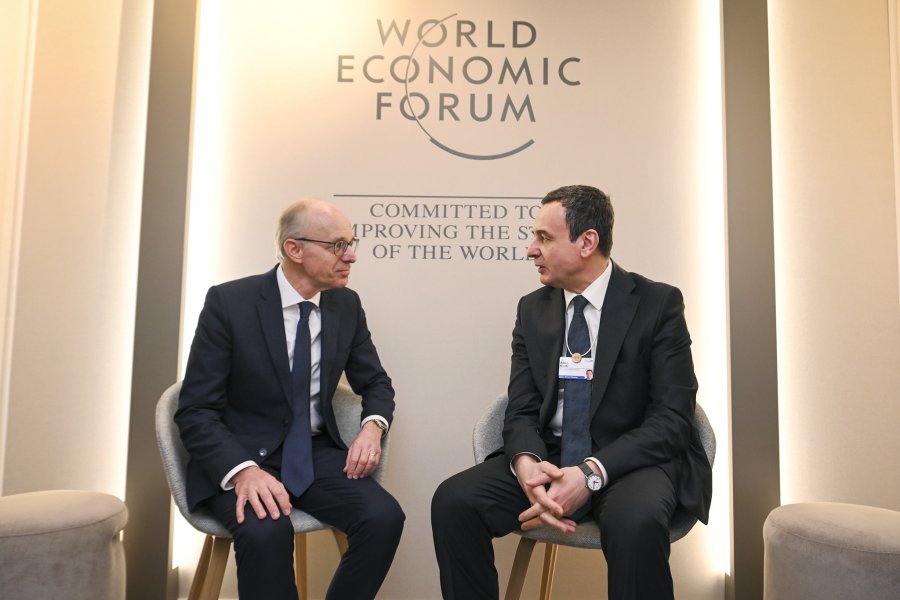Kurti në Davos u takua me kryeministrin e Luksemburgut, biseduan për synimin e Kosovës për anëtarësim në BE