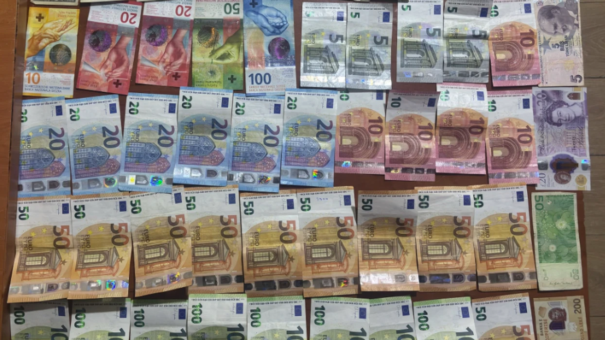 Gjest human në Podujevë, dy qytetarë dorëzojnë në Polici portofolin e humbur