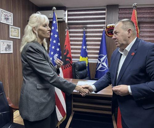 Kryeveteranja amerikane vjen në Kosovë – viziton OVL-UÇK-në