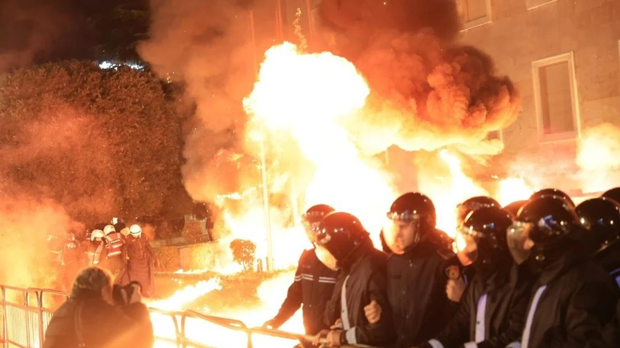 Protesta e opozitës, Policia: Disa efektivë policie të lënduar