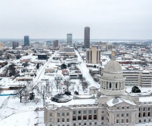 Stuhia në SHBA lë 850.000 klinetë pa energji elektrike, anulohen 10.000 fluturime