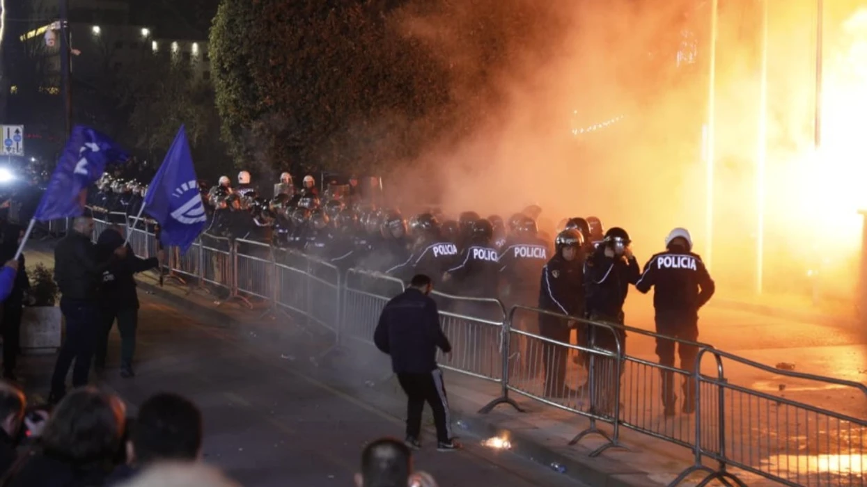 18 të arrestuar dhe 11 policë të lënduar gjatë protestës së PD-së në Tiranë