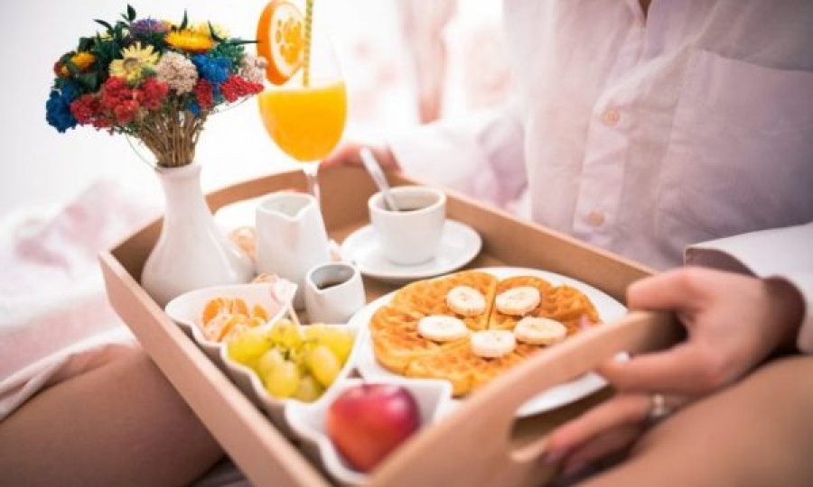 Gabimet që bëni kur hani mëngjes, çfarë duhet të shmangni