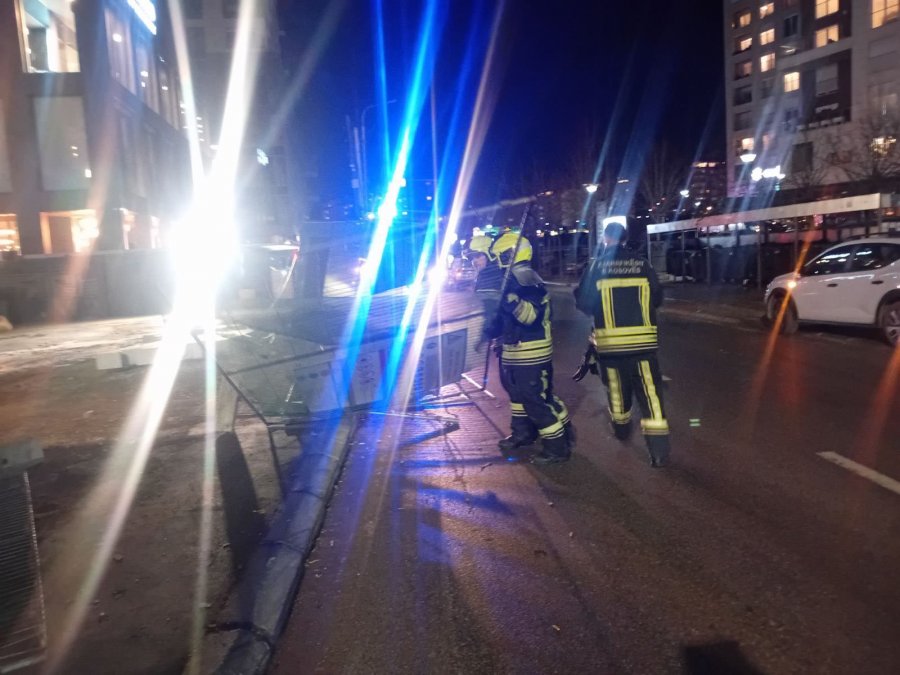 Erërat e forta shkaktuan dëme në disa zona të Prishtinës