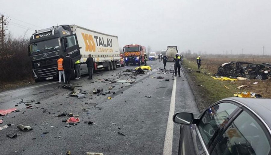 Aksidentohet furgoni me tifozë të PAOK-ut, 7 të vdekur