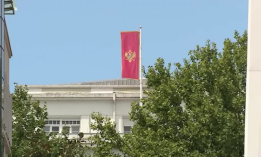 Jep dorëheqje ish-shefi i shërbimit sekret malazez, iu publikuan foto intime me sekretaren shtetërore