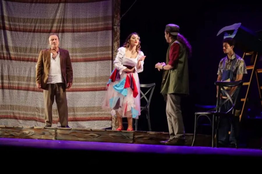 “Fluturimi mbi Teatrin e Kosovës”, shfaqje që vë në thumb të kritikës realitetin shoqëror e kulturor