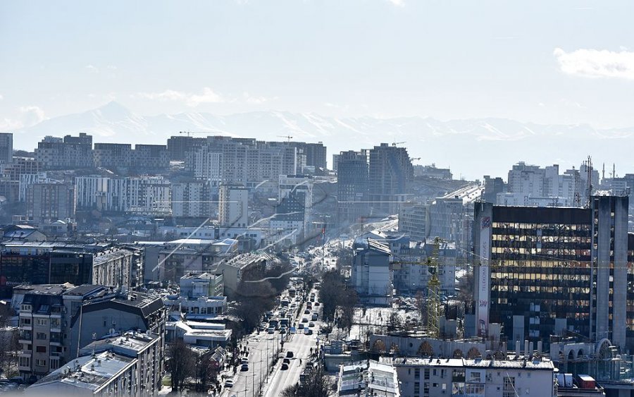 Sot, vranët dhe me diell