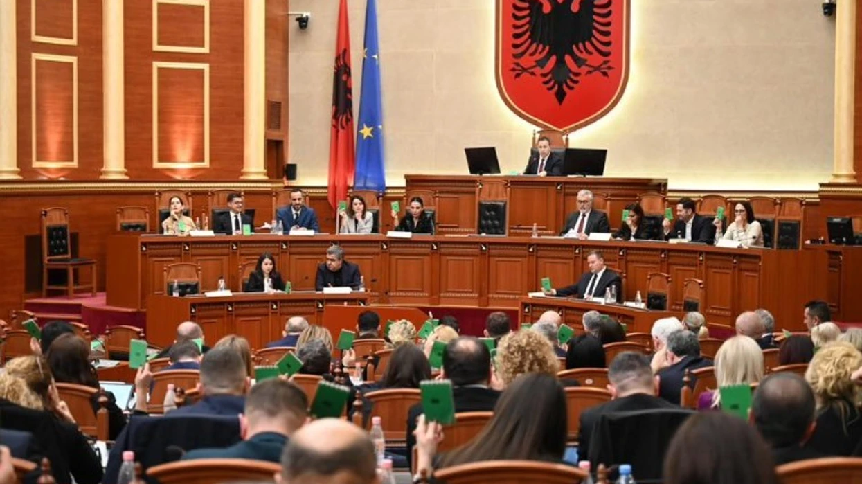 Parlamenti i Shqipërisë miraton me 85 vota ndryshimet në Kodin Penal