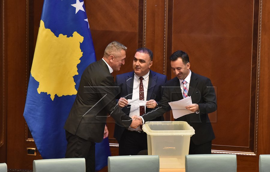 A mund të vazhdojë puna e Kuvendit pa votimin e nënkryetarit nga komuniteti serb?, sqaron avokati Bajraktari