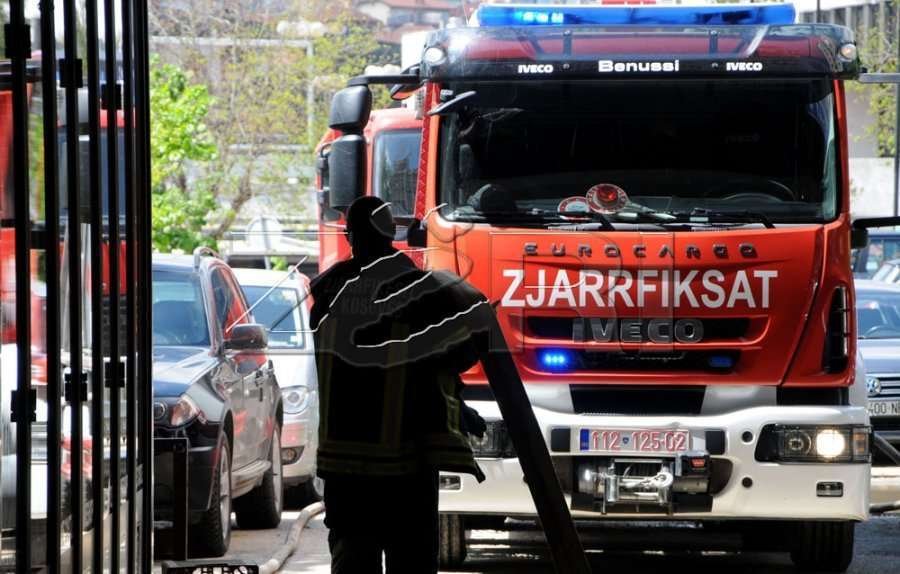 Përfshihet nga zjarri një shtëpi në Prishtinë, nuk ka të lënduar