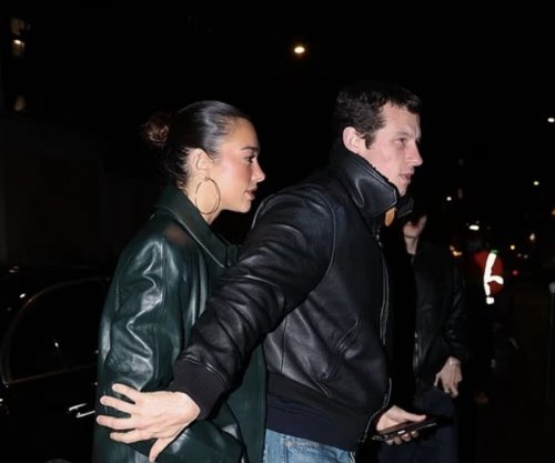 Dua dhe Callum: Pamje elegante dhe tërheqëse në rrugët e Parisit