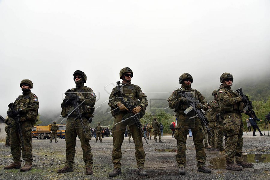 Ish-zëdhënësi i NATO-s: KFOR-i të mbetet në Kosovë deri anëtarësimin në NATO