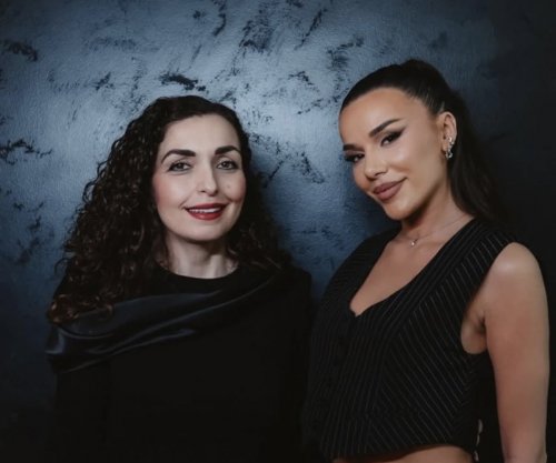 Tayna publikon fotografi me Vjosa Osmanin: Presidentja e shtetit dhe presidentja e skenës