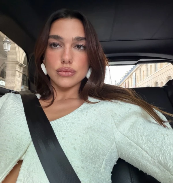 “Një javë perfekte”: Dua Lipa publikon pamje të ëmbla nga Parisi