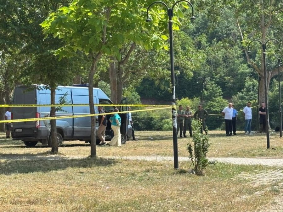 Mjekësia Ligjore mbërrin në liqenin e Batllavës, pas gjetjes së trupit të 25-vjeçarit