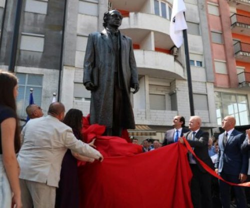 Përurohet shtatorja e Ibrahim Rugovës në Klinë, në zbulimin e saj marrin pjesë Osmani, Haradinaj e Hoti