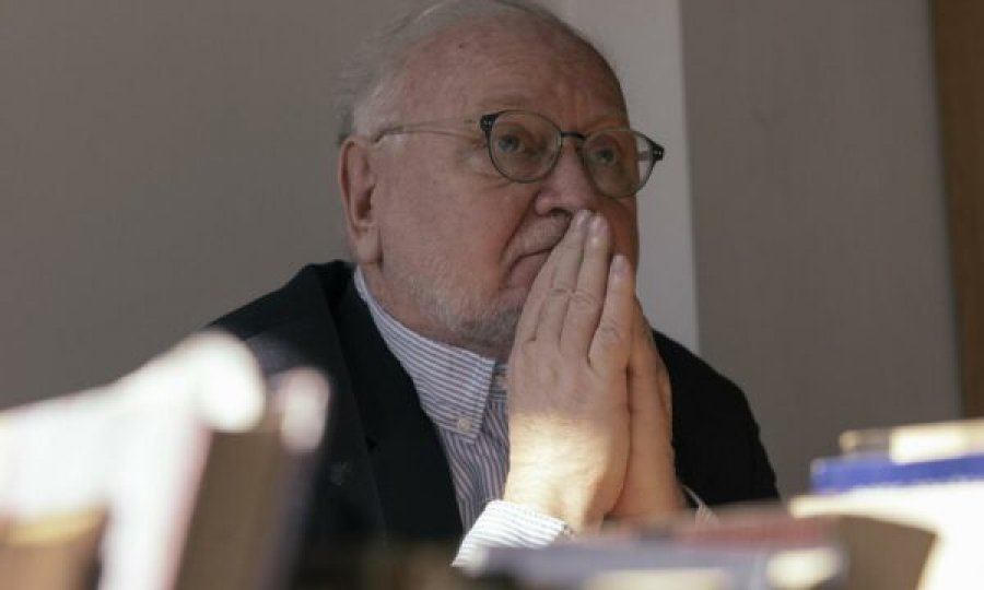 Ish-zv.kryeministri serb: Vuçiqi mbetje e një politike të tmerrshme, për Kosovën duhet folur realisht që tashmë është vend i veçantë