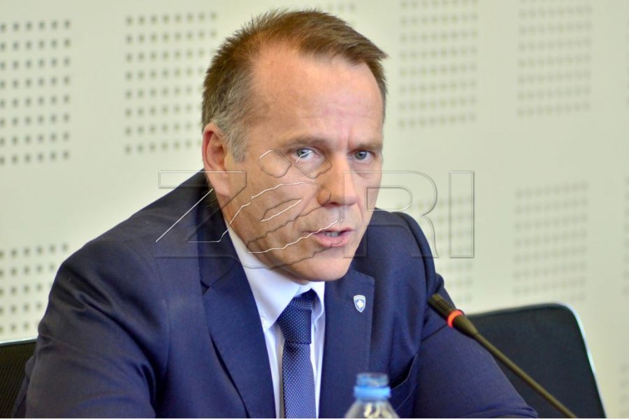 Arifi i reagon Kurtit: Sot po i duhemi për presidentin, para disa muajsh s’na ftoi fare në takim