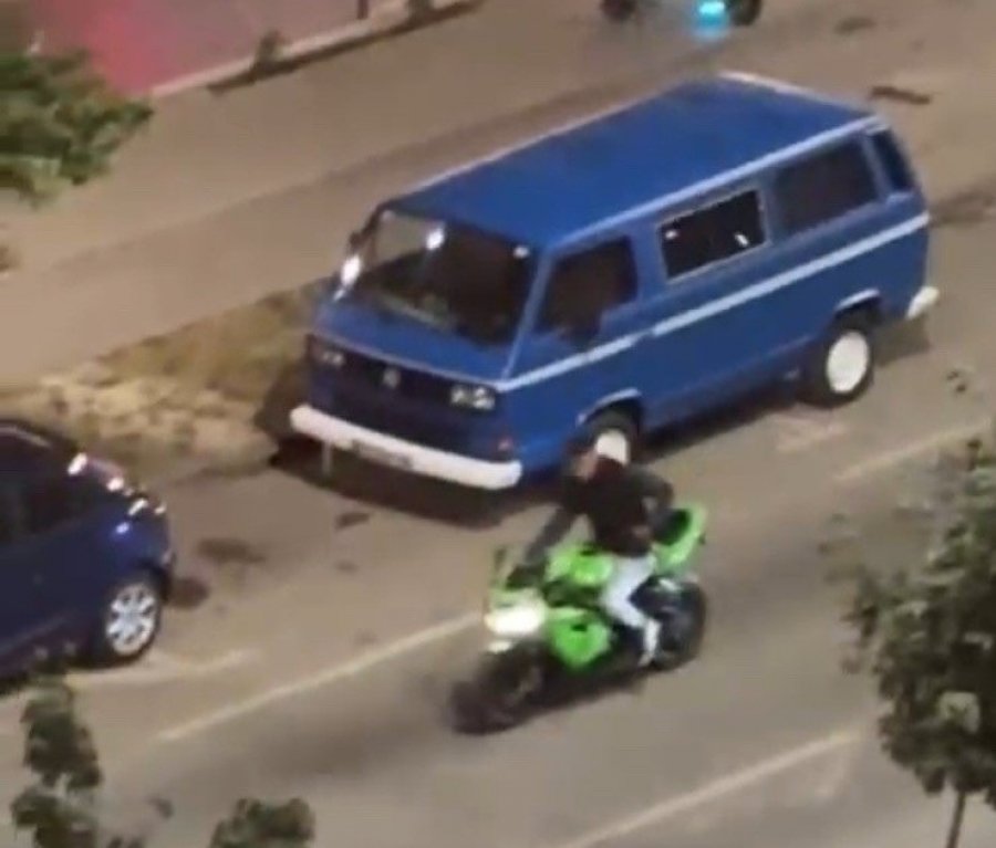 Policia gjobit një motoçiklist për zhurmë dhe prishje të rendit publik në Prishtinë