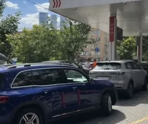 Krizë karburanti në Rusi, autoritetet u bëjnë thirrje qytetarëve të mos përdorin automjetet