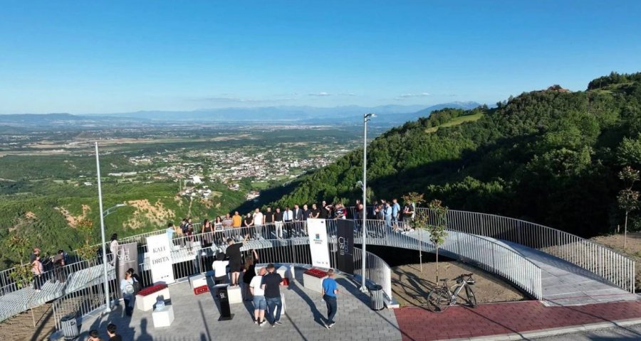 Juniku bëhet me Ballkon Panoramik