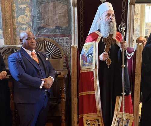 Këshilltari i Trumpit për çështje fetare viziton Patriarkanën e Pejës dhe Manastirin e Deçanit
