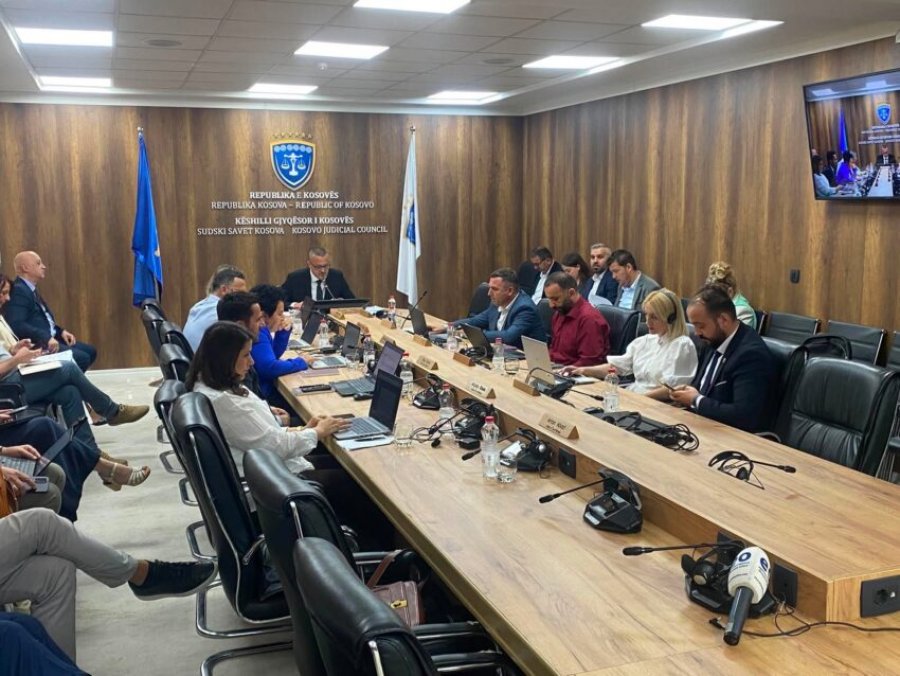 Agron Maxhuni dhe Valentina Sopjani, anëtarët e rinj të KGJK-së