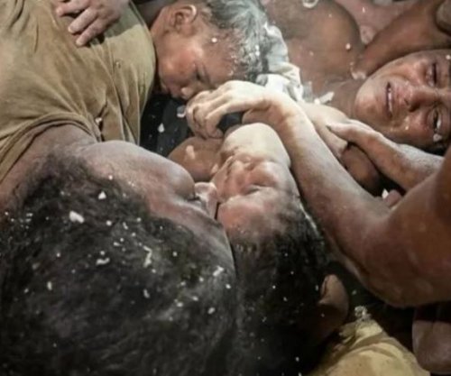 Mrekulli nën rrënoja - nëna dhe fëmijët nxirren të gjallë 11 ditë pas tërmetit në Venezuelë [video]