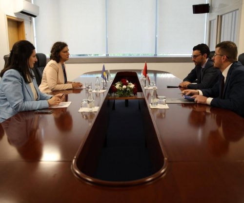 Rizvanolli e Karakaç diskutojnë projektin e termocentralit të Vlorës me gaz të lëngëzuar nga SHBA-ja