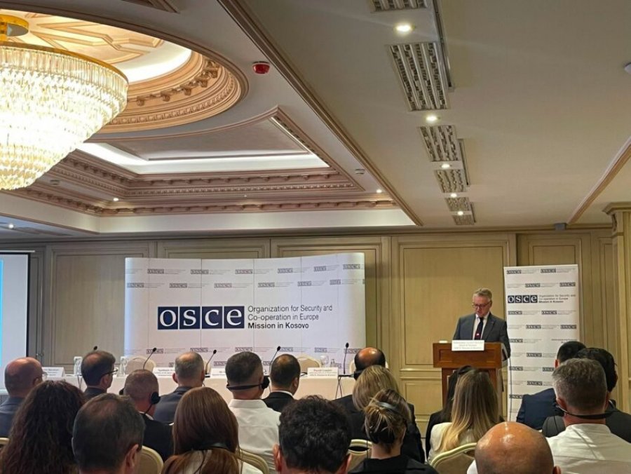 Raporti i OSBE-së: Vonesat, problemet me provat dhe aktakuzat mbeten sfida në gjykimet për krime lufte