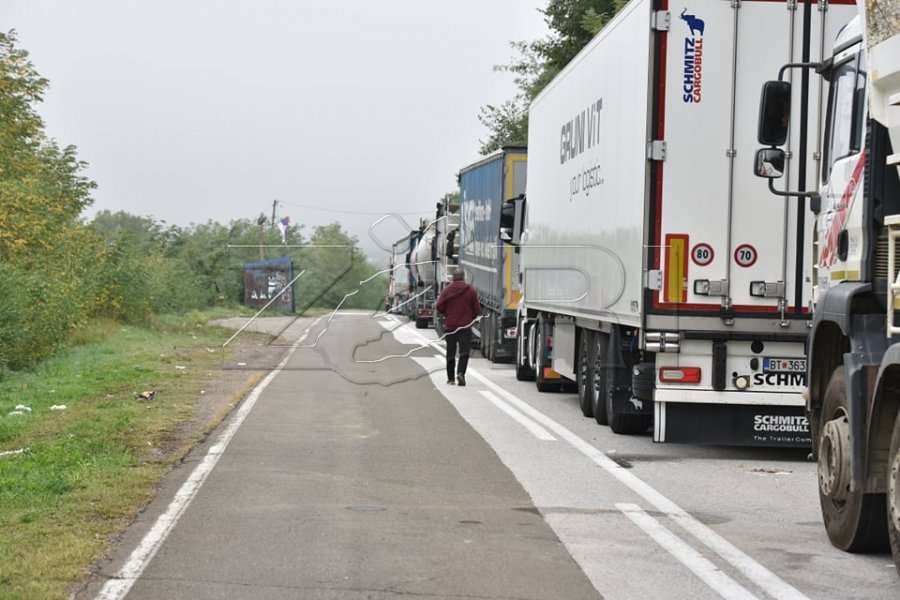 MIT-i merr vendim: S’ka më kamionë mbi 20 tonë në autostrada e rrugë magjistrale në temperatura të larta
