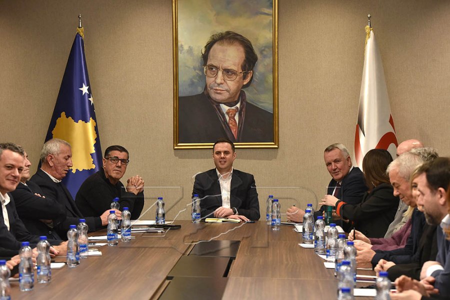 Përplasje brenda LDK-së, të pakënaqurit çojnë në Kuvend nismën për rrëzimin e Abdixhikut