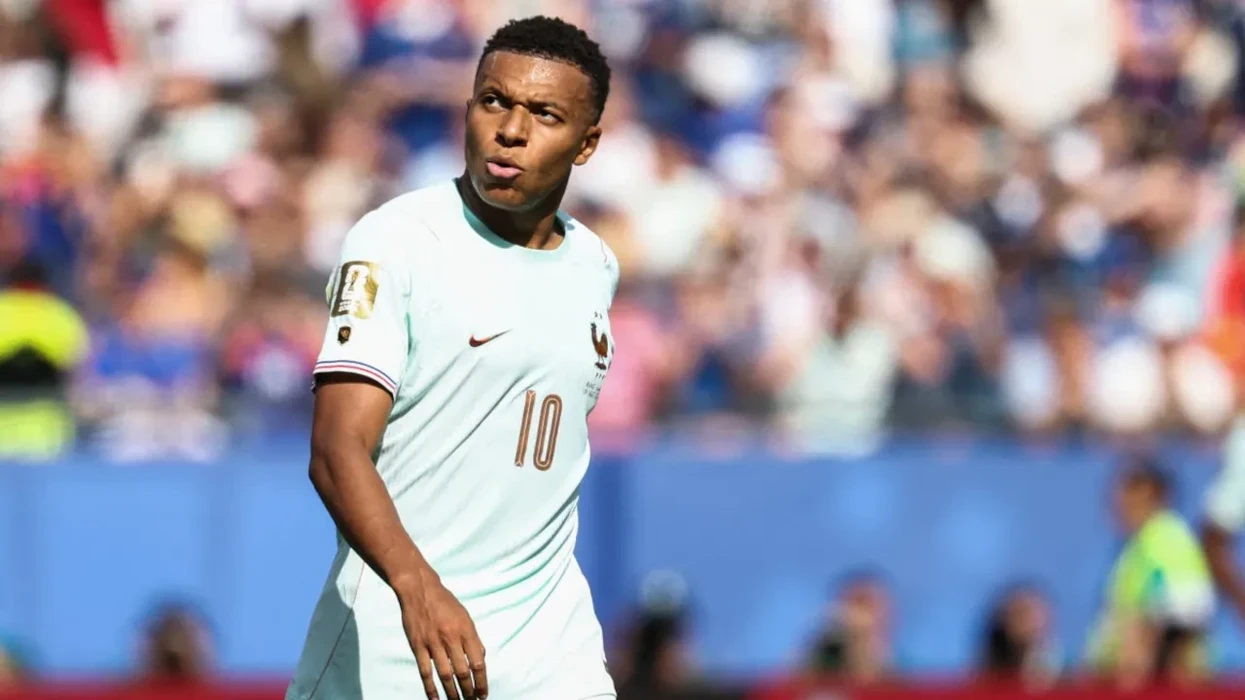 Franca kalon në epërsi, Mbappe realizon një gol spektakolar