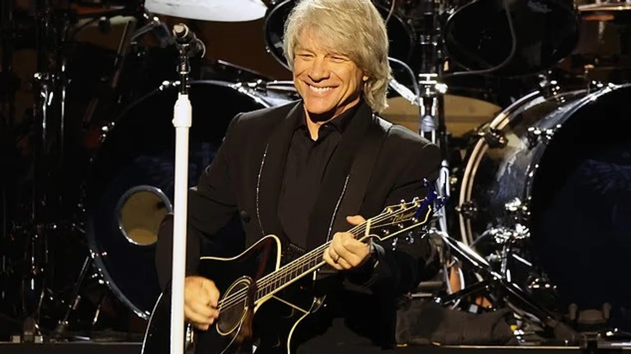 Jon Bon Jovi rikthehet në skenë katër vjet pasi operacioni në fyt ia ndërpreu karrierën
