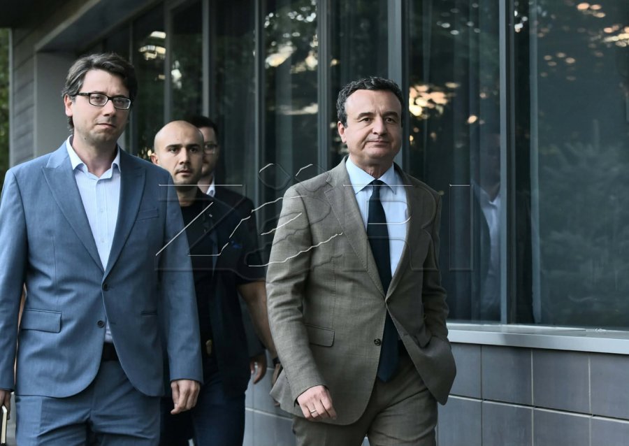 Hoxha: Kurti mund ta gjejë zgjidhjen me LDK-në ose AAK-në