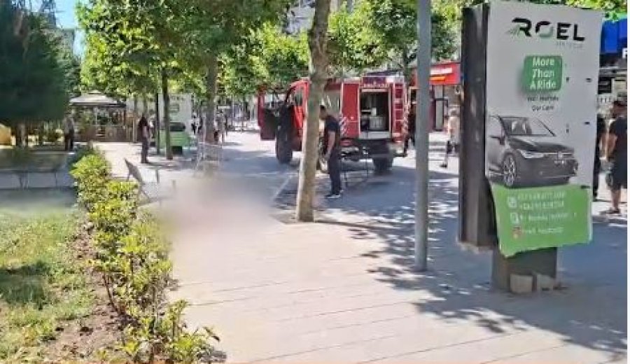 Policia arrestoi edhe nënën e të miturit që sulmoi qytetarët dhe policët në Ferizaj, i hodhi edhe vetes benzinë