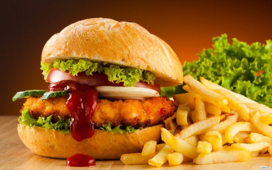 Studimi: Ushqimet fast-food po shkaktojnë depresion