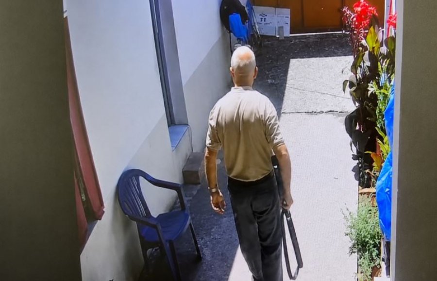 Krimi në Shkodër - momenti kur burri merr armën, vret gruan dhe e pret policinë