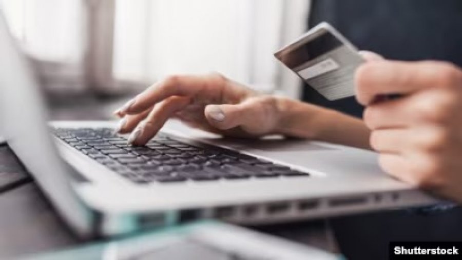 Shitësit online në shënjestër të mashtruesve