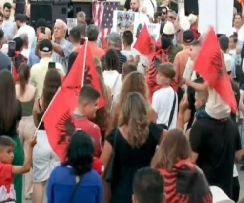 Protesta hyn në ditën e 44-të, qytetarët protestojnë para Kryeministrisë