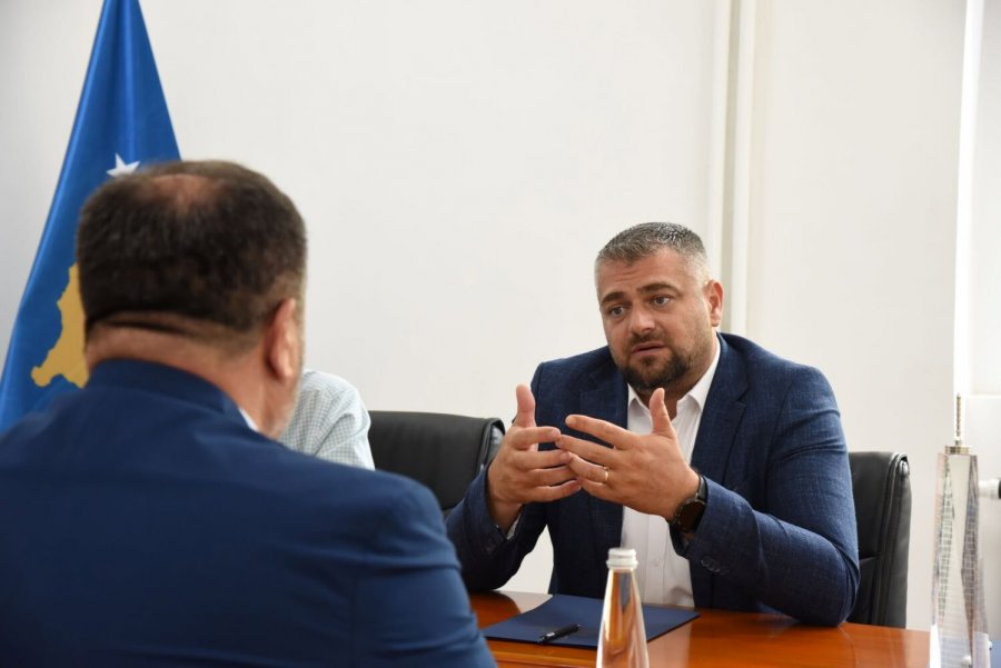 Hoti pret në takim Avokatin e Popullit