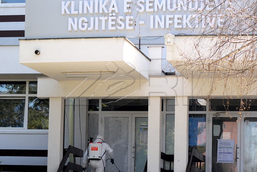 Helmimi në një piceri në kryeqytet, QKUK-ja: Rreth 70 pacientë kërkuan ndihmë mjekësore