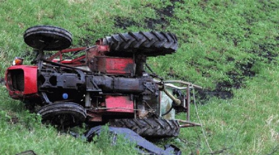 Vdes një person në Gremnik të Klinës pasi u rrokullis me traktor