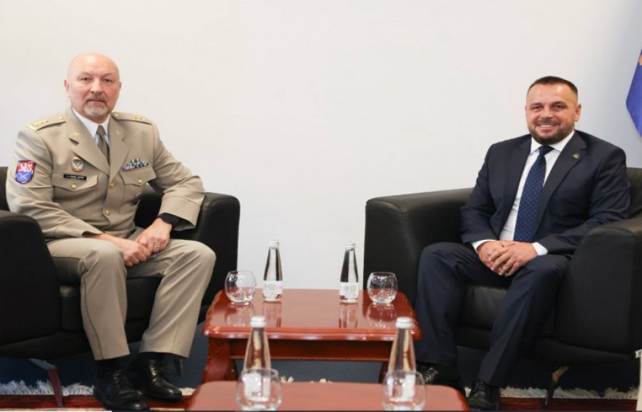 Maqedonci takoi atasheun çek të mbrojtjes, e falënderon për bashkëpunimin