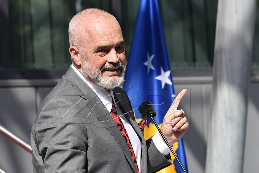Lufta me zjarret në Shqipëri, Rama premton një pagë ekstra për trupat e Ministrisë së Mbrojtjes